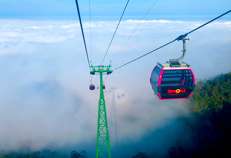 Las nubes flotantes brindan una sensación inédita a quienes toman el teleférico. Las nubes flotantes brindan una sensación inédita a quienes toman el teleférico.