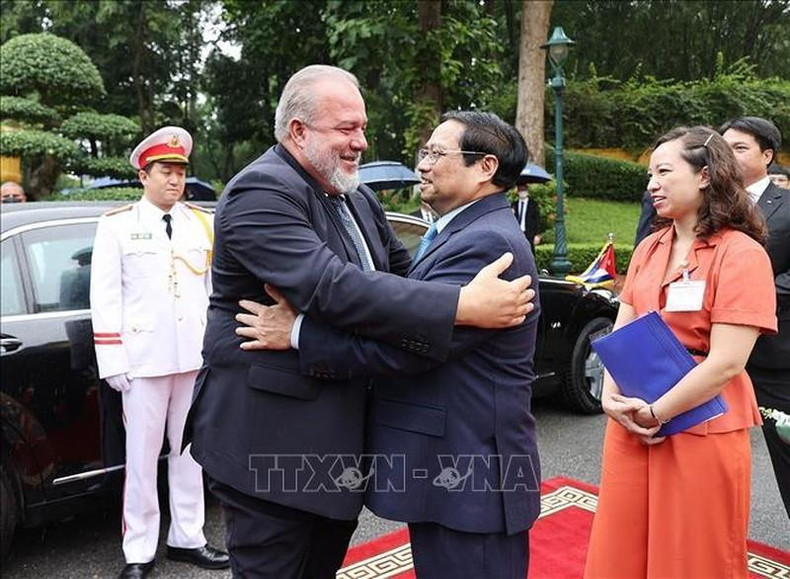 El primer ministro de Vietnam, Pham Minh Chinh recibe a su homólogo cubano, Manuel Marrero Cruz. El primer ministro de Vietnam, Pham Minh Chinh recibe a su homólogo cubano, Manuel Marrero Cruz.