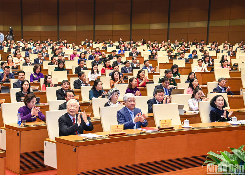 El secretario general del PCV, Nguyen Phu Trong, la secretaria permanente del Secretariado del Comité Central del PCV y jefa de su Comisión de Organización, Truong Thi Mai, el presidente del Frente de la Patria de Vietnam, Do Van Chien, y otros delegados en la cita. El secretario general del PCV, Nguyen Phu Trong, la secretaria permanente del Secretariado del Comité Central del PCV y jefa de su Comisión de Organización, Truong Thi Mai, el presidente del Frente de la Patria de Vietnam, Do Van Chien, y otros delegados en la cita.