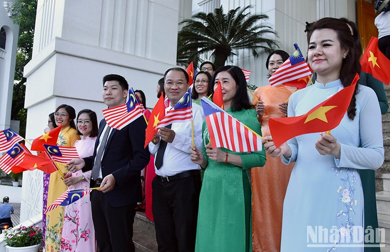 Ciudadanos capitalinos se despiden del premier de Malasia.