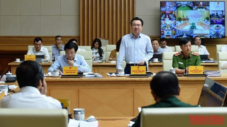 El ministro de Construcción, Nguyen Thanh Nghi, expresa opiniones en el evento.