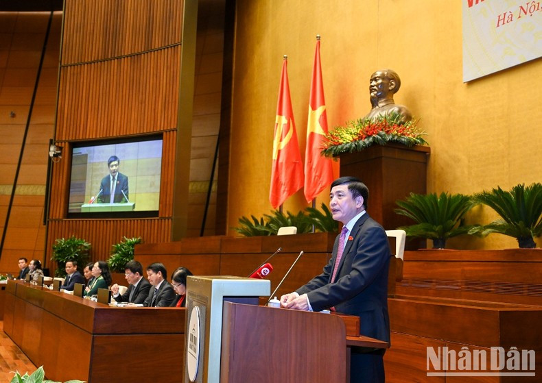 El secretario general y presidente de la Oficina de la Asamblea Nacional, Bui Van Cuong, habla en la cita. El secretario general y presidente de la Oficina de la Asamblea Nacional, Bui Van Cuong, habla en la cita.