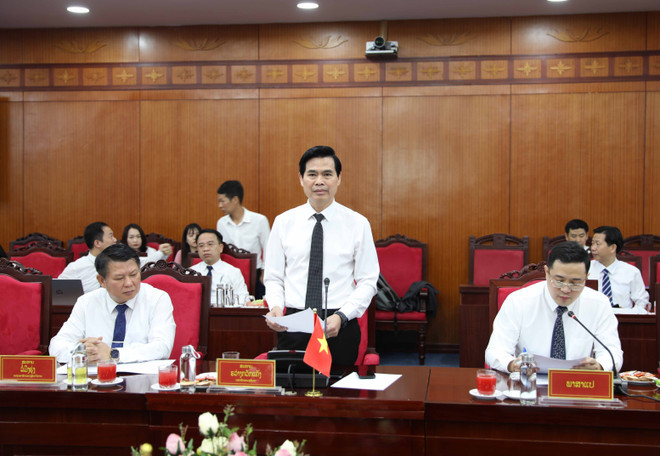 El secretario del Comité del Partido Comunista de Vietnam en Son La, Hoang Quoc Khanh, habla en la reunión. (Foto: VNA) El secretario del Comité del Partido Comunista de Vietnam en Son La, Hoang Quoc Khanh, habla en la reunión. (Foto: VNA)