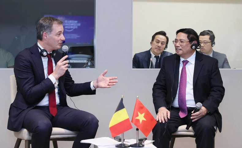 El premier vietnamita Pham Minh Chinh y su par de Bélgica, Alexander De Croo.