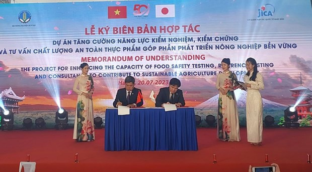 Escena de la ceremonia de firma. Escena de la ceremonia de firma.