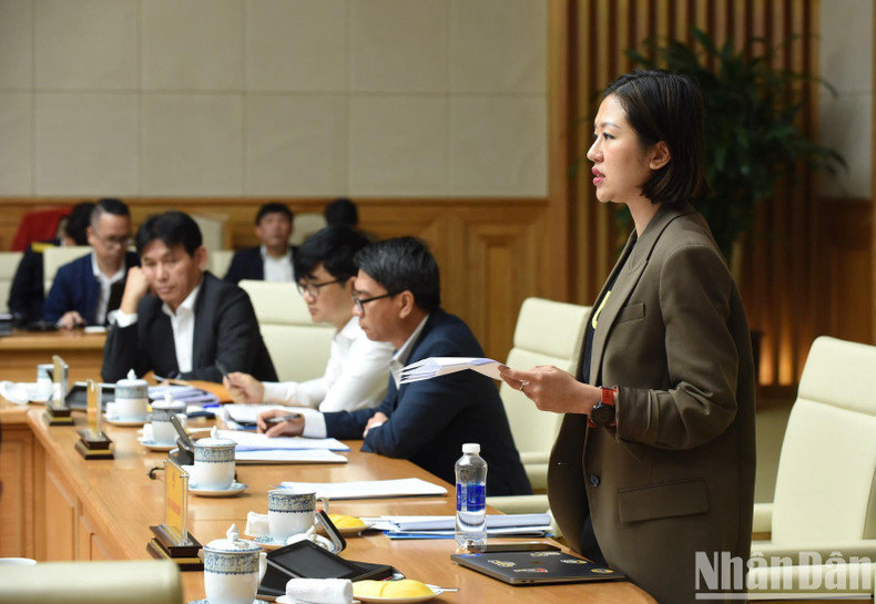 Habla la representante del grupo Be. Habla la representante del grupo Be.