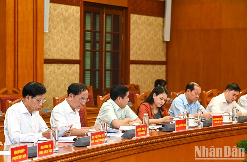 Representantes de las agencias del Comité Central del PCV en el evento. Representantes de las agencias del Comité Central del PCV en el evento.