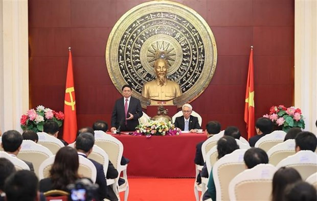 El primer ministro de Vietnam, Pham Minh Chinh, habla en el evento. El primer ministro de Vietnam, Pham Minh Chinh, habla en el evento.