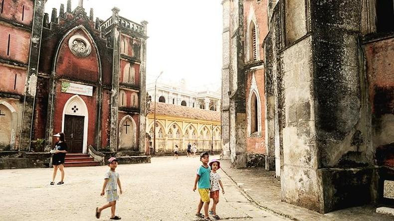 Aquí llegan también los lugareños para divertirse y refrescarse.