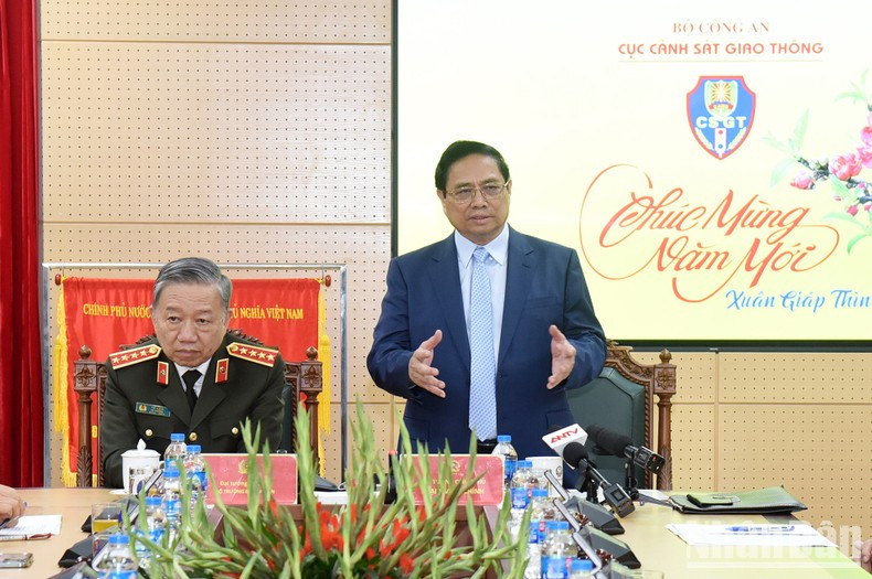 Interviene el premier. Interviene el premier.