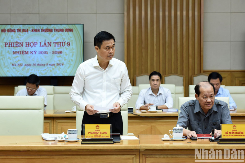 Pham Huy Giang, jefe del Comité Central de Emulación y Recompensa, interviene en la cita.