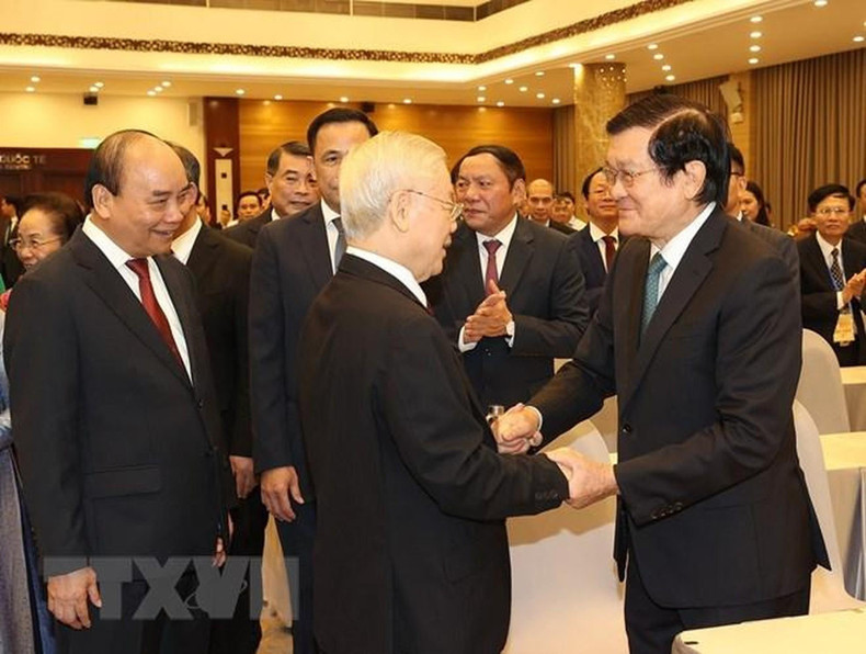 El secretario general Nguyen Phu Trong, el mandatario Nguyen Xuan Phuc y el ex presidente Truong Tan Sang en el acto. El secretario general Nguyen Phu Trong, el mandatario Nguyen Xuan Phuc y el ex presidente Truong Tan Sang en el acto.