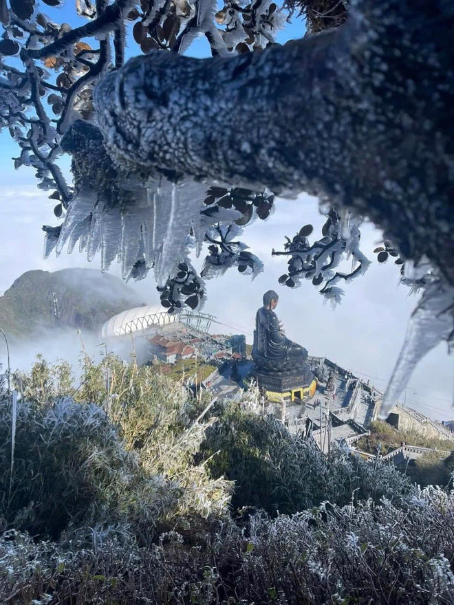 Hielo cubre la cima del Fansipan ảnh 1 Hielo cubre la cima del Fansipan ảnh 1