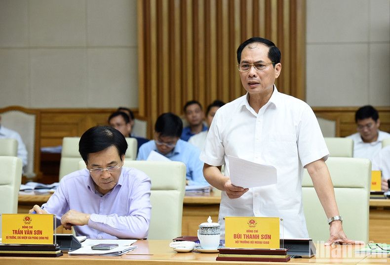 El ministro de Relaciones Exteriores, Bui Thanh Son, interviene en la reunión. El ministro de Relaciones Exteriores, Bui Thanh Son, interviene en la reunión.