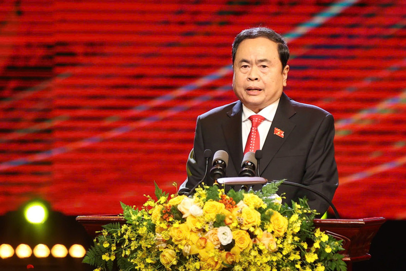 Thanh Man habla en la ceremonia.