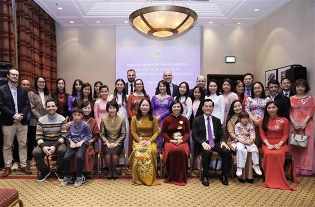 La vicepresidenta de Vietnam, Vo Thi Anh Xuan y representantes connacionales en Croacia. (Foto: VNA) La vicepresidenta de Vietnam, Vo Thi Anh Xuan y representantes connacionales en Croacia. (Foto: VNA)