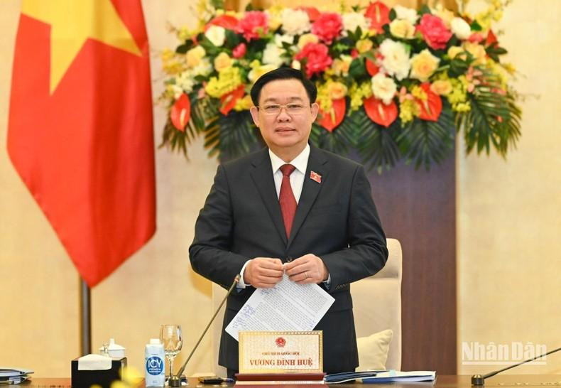 Dinh Hue interviene en el evento. Dinh Hue interviene en el evento.