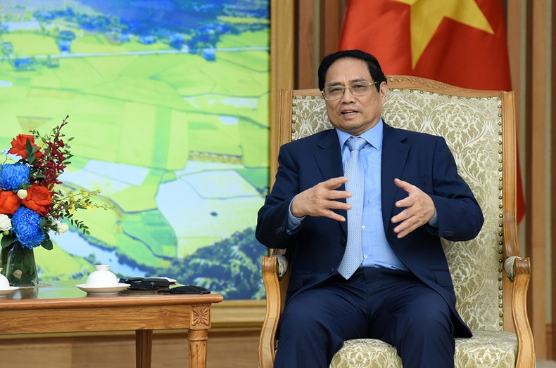 Minh Chinh habla en la cita. Minh Chinh habla en la cita.