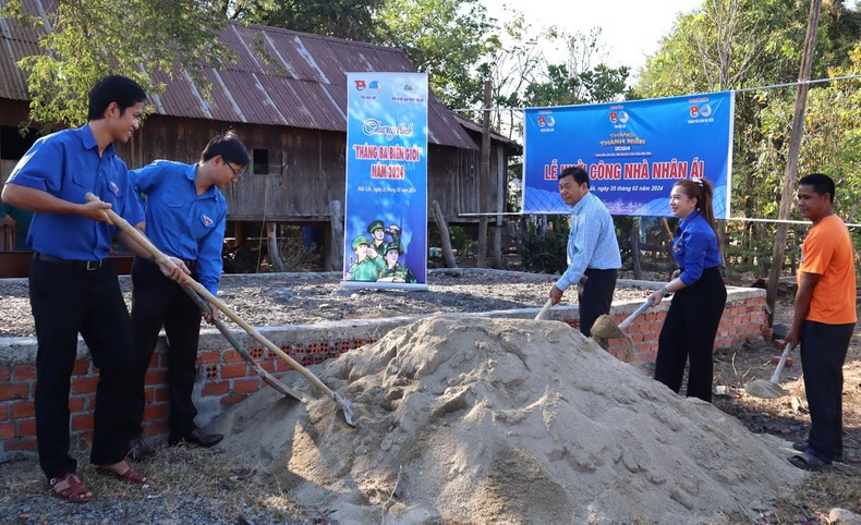 Se inicia la construcción de una casa de caridad para donar a los pobres en zonas fronterizas. Se inicia la construcción de una casa de caridad para donar a los pobres en zonas fronterizas.
