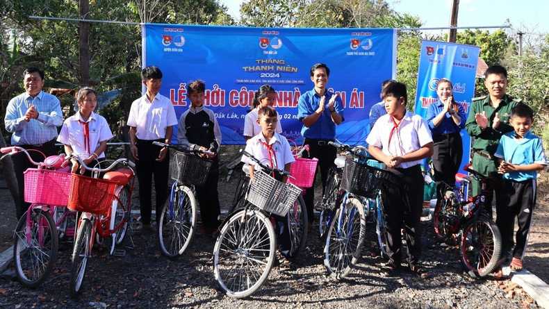 Otorgan 15 bicicletas a niños en zonas fronterizas con excelentes resultados académicos. Otorgan 15 bicicletas a niños en zonas fronterizas con excelentes resultados académicos.