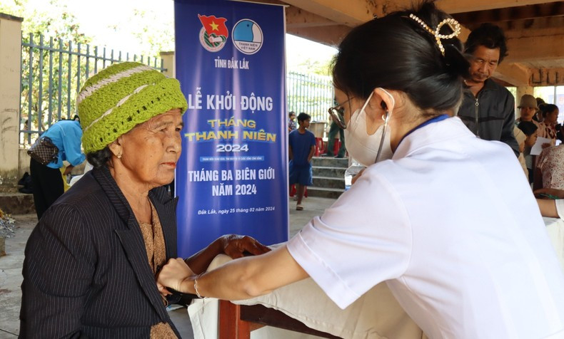 Ofrecen exámenes médicos y medicamentos gratuitos a las minorías étnicas en zonas fronterizas. Ofrecen exámenes médicos y medicamentos gratuitos a las minorías étnicas en zonas fronterizas.