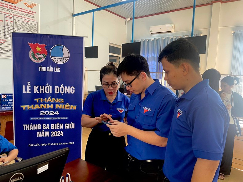 Ayudan a miembros sindicales y jóvenes en zonas fronterizas a acelerar la transformación digital. Ayudan a miembros sindicales y jóvenes en zonas fronterizas a acelerar la transformación digital.