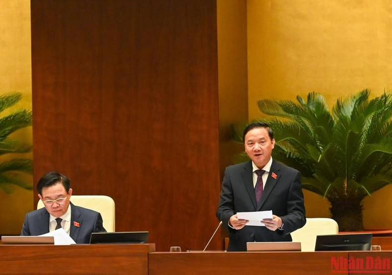 El vicepresidente del Parlamento, Nguyen Khac Dinh, dirige la discusión sobre los proyectos de la Ley de Inspección (enmendada) y de la Ley de Implementación de la Democracia de Base. El vicepresidente del Parlamento, Nguyen Khac Dinh, dirige la discusión sobre los proyectos de la Ley de Inspección (enmendada) y de la Ley de Implementación de la Democracia de Base.