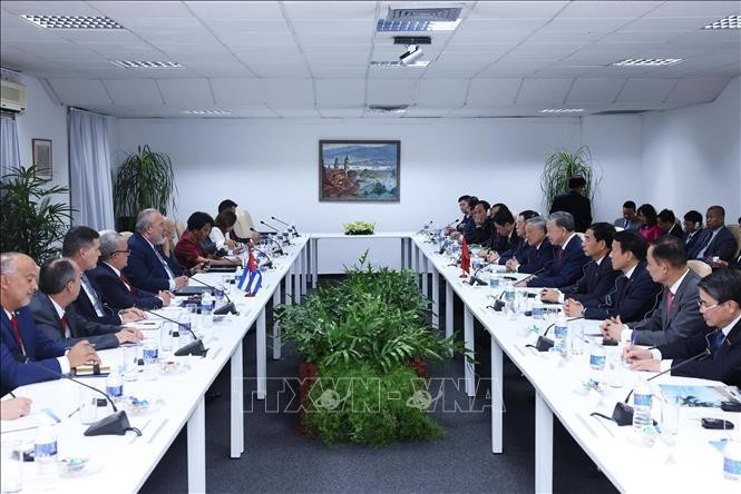 En la reunión entre el máximo dirigente vietnamita y el premier cubano.