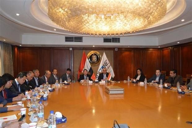 El panorama de la reunión entre el vicepresidente de la ANV Nguyen Duc Hai y representantes de la Autoridad General de la Zona Económica del Canal de Suez. (Fotografía: VNA) El panorama de la reunión entre el vicepresidente de la ANV Nguyen Duc Hai y representantes de la Autoridad General de la Zona Económica del Canal de Suez. (Fotografía: VNA)