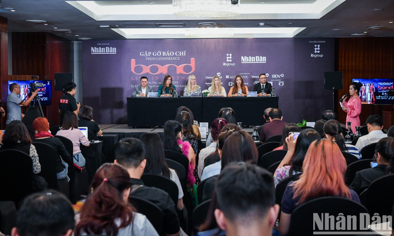 El dinero recaudado del concierto se destinará a ayudar a los afectados por el tifón Yagi. El dinero recaudado del concierto se destinará a ayudar a los afectados por el tifón Yagi.