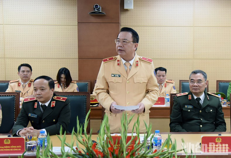 El mayor general Nguyen Van Trung, director del Departamento de Policía de Tránsito, en el evento. El mayor general Nguyen Van Trung, director del Departamento de Policía de Tránsito, en el evento.