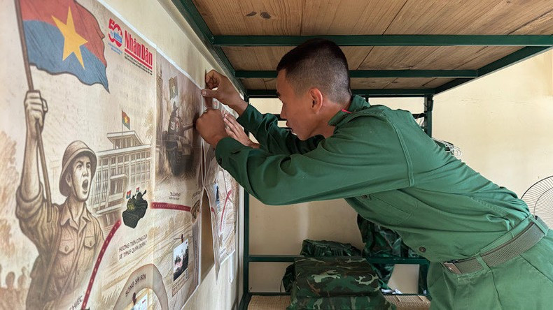 Pegan con cuidado el suplemento en la pared.