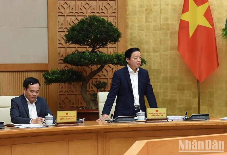 El viceprimer ministro Tran Hong Ha interviene en la cita.