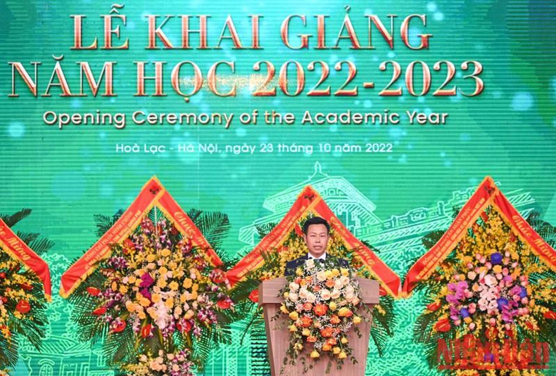El director de la Universidad Nacional de Hanói, Le Quan, habla en el evento. El director de la Universidad Nacional de Hanói, Le Quan, habla en el evento.