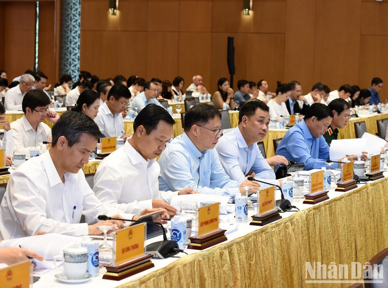 Participantes en la reunión. Participantes en la reunión.