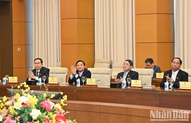 A la ceremonia asisten también los vicepresidentes de la Asamblea Nacional.