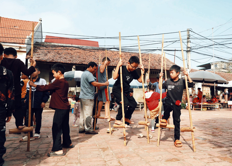 Los niños esperan al Tet.