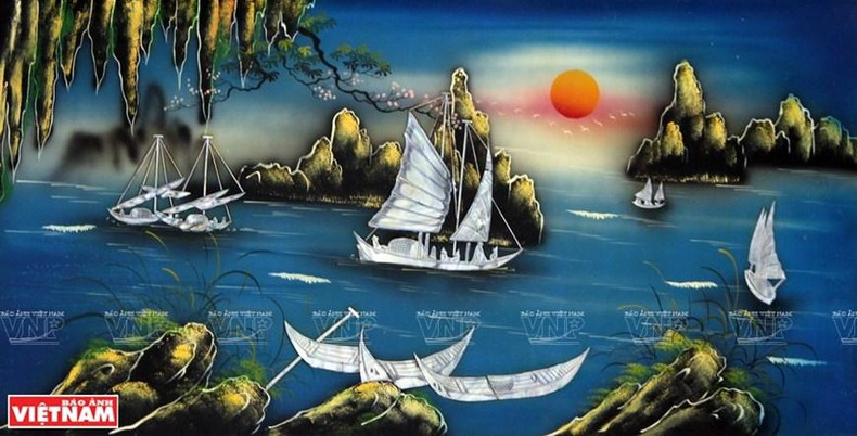 Obra sobre el amanecer en la Bahía de Ha Long. (Foto: VNA)