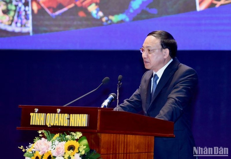 El secretario del Comité partidista de Quang Ninh, Nguyen Xuan Ky, habla en la conferencia. El secretario del Comité partidista de Quang Ninh, Nguyen Xuan Ky, habla en la conferencia.
