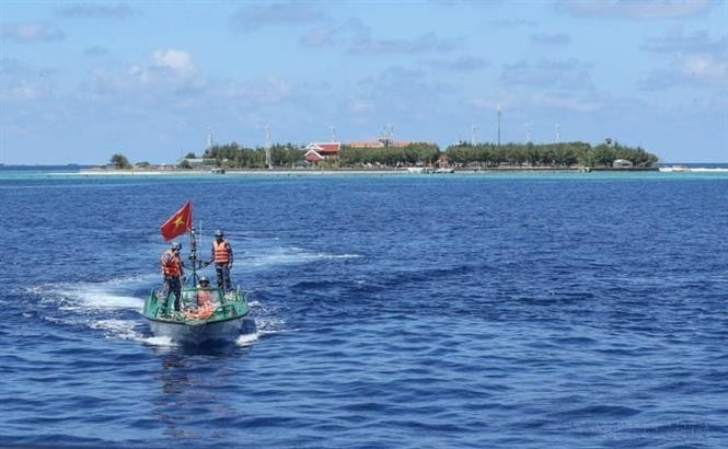 Los oficiales y soldados del archipiélago de Truong Sa siguen superando todas las dificultades para preservar y proteger firmemente la soberanía nacional.