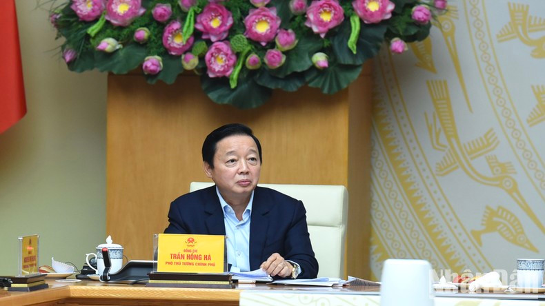 El viceprimer ministro Tran Hong Ha en la reunión.