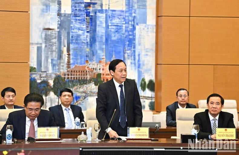 El subjefe de la Comisión de Asuntos Internos del Comité Central del PCV Nguyen Thanh Hai habla en el evento.