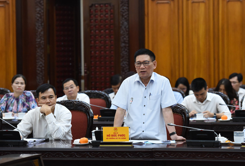 El ministro de Finanzas, Ho Duc Phoc, habla en el evento.