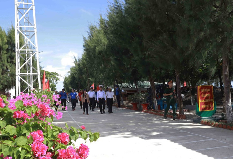 También se han establecido nuevas viviendas, escuelas, hospitales y sitios dedicados a las actividades culturales.