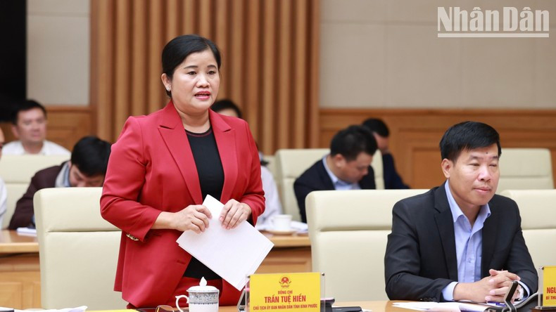 Tran Tue Hien, vicesecretaria del Comité del Partido en la provincia de Binh Phuoc, interviene en el acto.