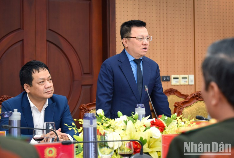 Quoc Minh habla en el evento. Quoc Minh habla en el evento.