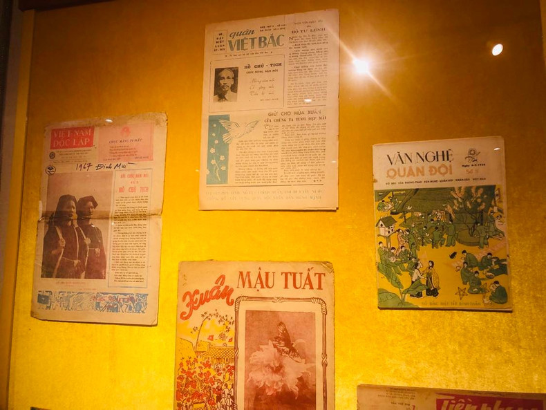 Portadas periodísticas exhibidas en el evento. Portadas periodísticas exhibidas en el evento.