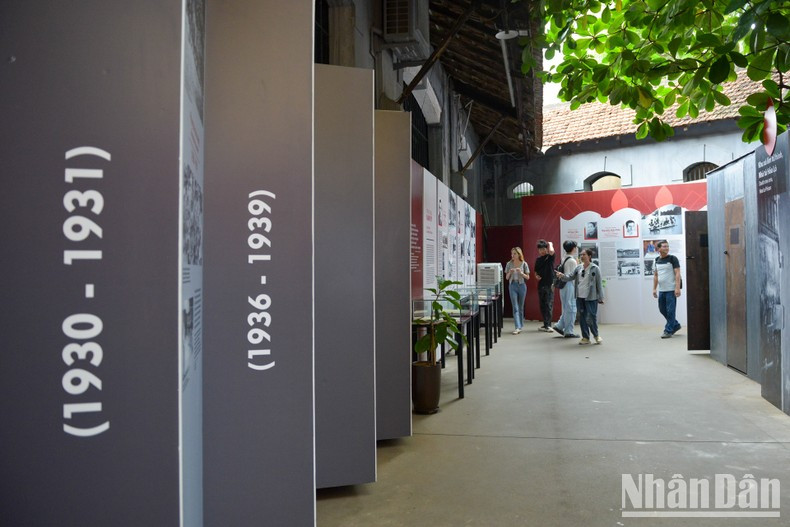 El contenido de la exposición se divide según líneas de tiempo históricas.