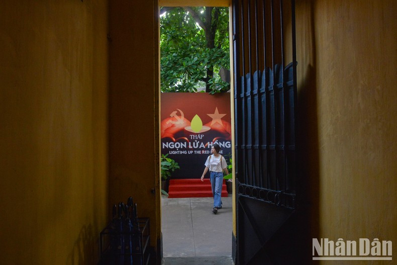 La exposición se divide en tres partes: El primer disparo, Juramento cumplido y La antigua huella resuena para siempre.