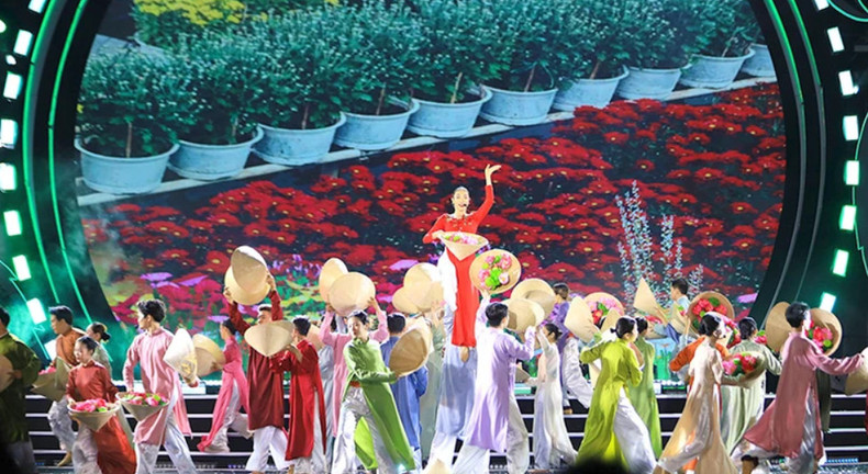 Una actuación artística en el evento. Una actuación artística en el evento.